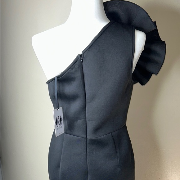 Nikki Lund Elegant Black One-Shoulder Dress - Picture 5 of 16